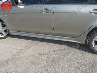 Пороги (2.0 Intense) Mitsubishi Lancer X (2007-2016) + УСТАНОВОЧНЫЙ КОМПЛЕКТ