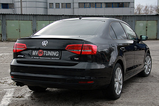 BLACKOUT EDITION. Лип спойлер крашенный Черный глянец VW Jetta VI (2010 - 2018) + УСТАНОВОЧНЫЙ КОМПЛЕКТ