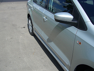 Пороги Volkswagen Polo Sedan (2010 - 2020) + УСТАНОВОЧНЫЙ КОМПЛЕКТ