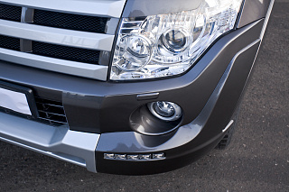 Накладка Broomer Design переднего бампера Mitsubishi Pajero IV 4 (2011-2015)