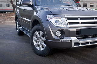 Реснички на передние фары Mitsubishi Pajero IV 4 (2006-2015) + УСТАНОВОЧНЫЙ КОМПЛЕКТ