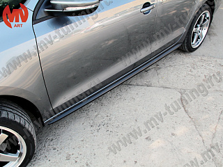 Пороги в стиле GLI VW Jetta VI (2010 - 2018) Текстурный пластик + УСТАНОВОЧНЫЙ КОМПЛЕКТ