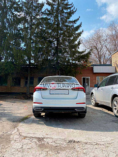BLACKOUT EDITION. Спойлер лип крашенный Черный глянец Skoda Rapid II Gen (2020 - 2024 - по настоящее время) + УСТАНОВОЧНЫЙ КОМПЛЕКТ