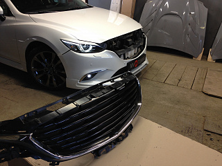 Решетка радиатора Mazda 6 GJ (2015 - 2018) комплектация с защитным экраном для адаптивного радара круиз контроля 