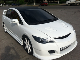 Крашеный комплект. Реснички на фары фигурные var№2 Honda Civic 4D 2006-2012 Цвет Белый NH-578+ УСТАНОВОЧНЫЙ КОМПЛЕКТ
