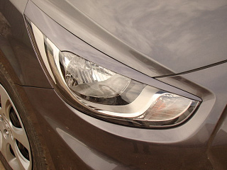 Крашеный комплект. Реснички на фары фигурные var №2 Hyundai Solaris (2010-2013) Цвет Серый SAE + УСТАНОВОЧНЫЙ КОМПЛЕКТ