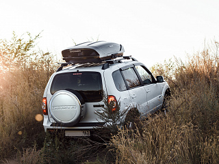 Автобокс Broomer Venture L (430л) с системой Fast Mount (Чёрный глянец)